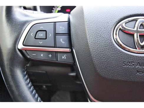 Used 2021 Toyota Highlander Limited FWD image 19