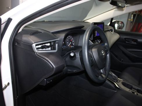 Used 2024 Toyota Corolla LE FWD image 11
