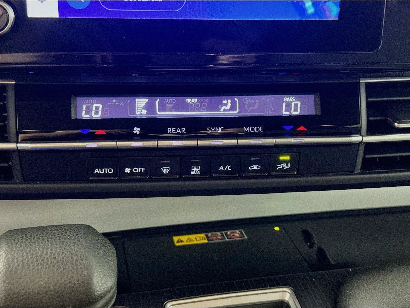 Used 2025 Toyota Sienna LE FWD image 24