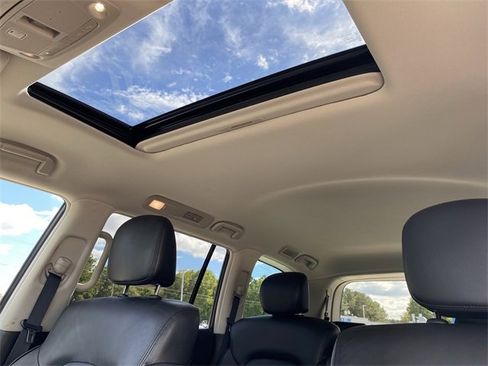 Used 2023 Nissan Armada SL w/ Captain's Chairs Package image 11