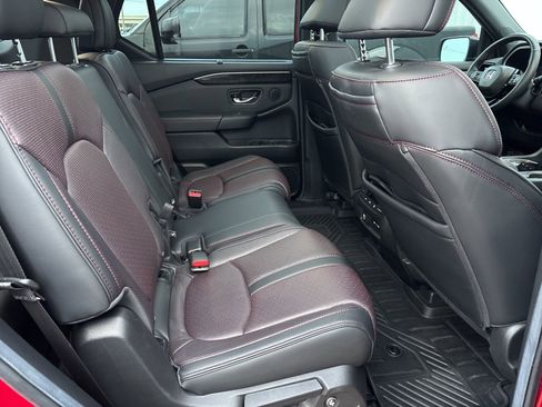Used 2025 Honda Pilot Black Edition image 16