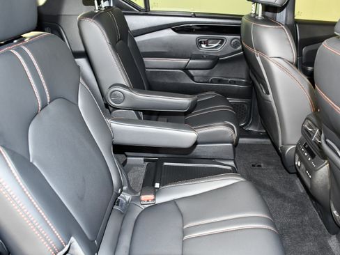 Used 2025 Honda Pilot TrailSport image 47
