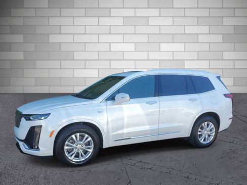 New 2025 Cadillac XT6 Luxury image 2