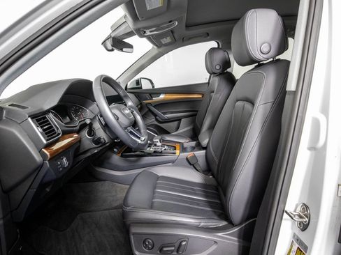 Used 2023 Audi Q5 2.0T Premium w/ Convenience Package AWD/4WD image 9