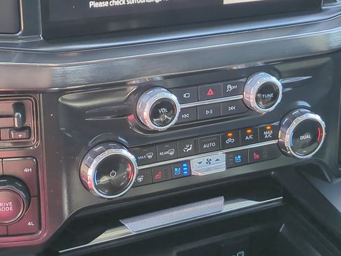 Used 2025 Ford F250 Lariat AWD/4WD image 27
