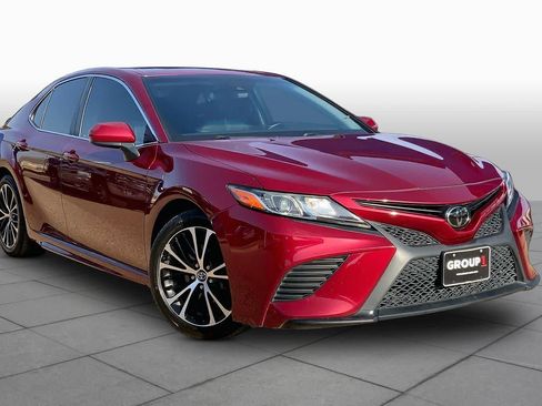 Used 2018 Toyota Camry SE w/ Moonroof Package FWD image 3