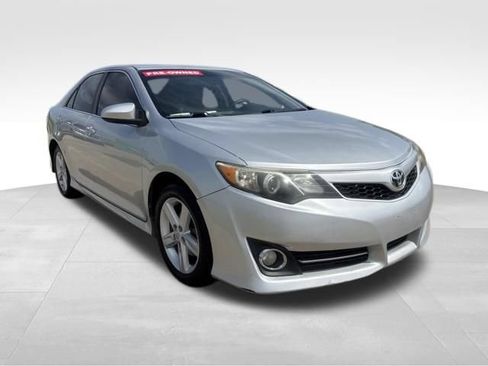 Used 2012 Toyota Camry SE FWD image 5