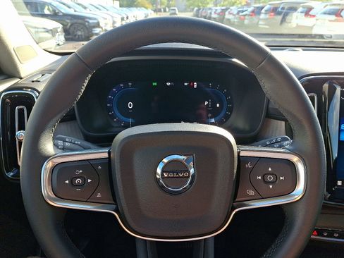 Certified 2024 Volvo XC40 B5 Core image 19