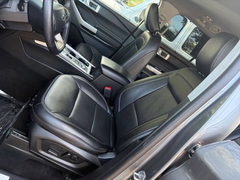 Used 2024 Ford Explorer Limited AWD/4WD image 40
