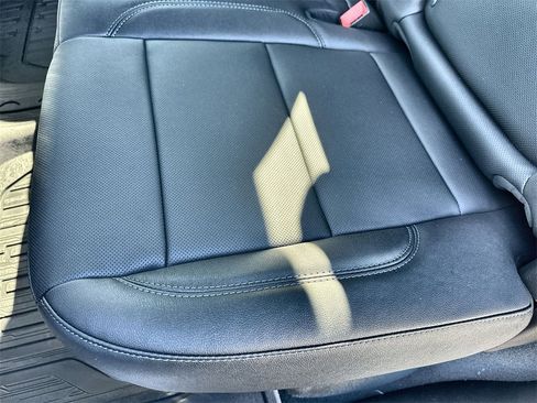 New 2026 GMC Sierra 1500 SLT image 17