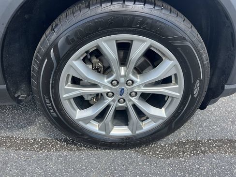 Used 2021 Ford Explorer XLT w/ Equipment Group 202A AWD/4WD image 13