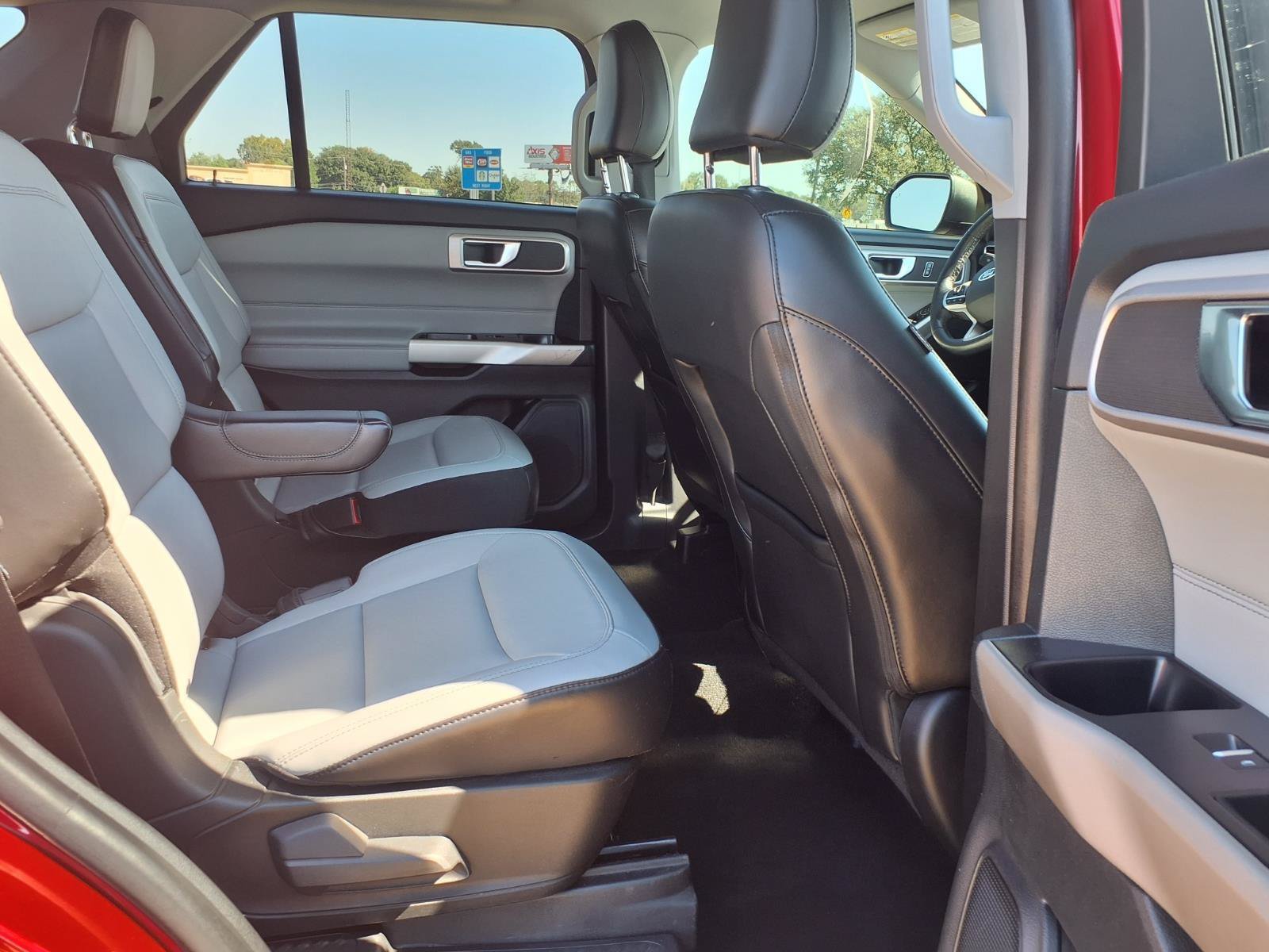 Used 2021 Ford Explorer XLT w/ Equipment Group 202A RWD image 14