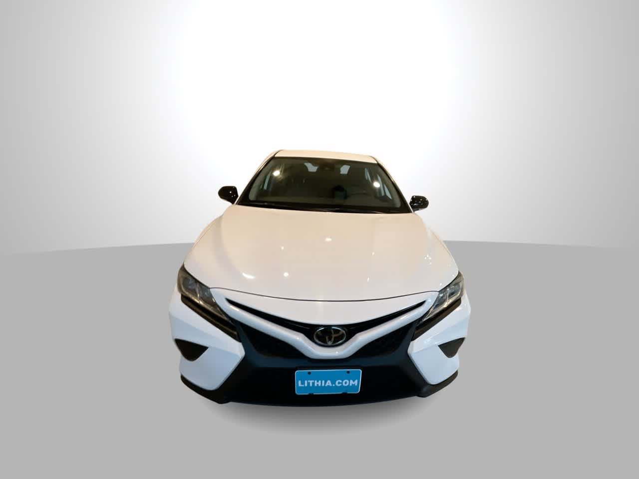 Used 2020 Toyota Camry SE FWD image 3