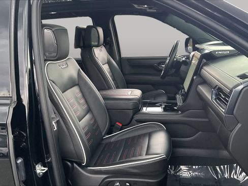 Used 2025 GMC Yukon AT4 Ultimate w/ LPO, Floor Liner Package AWD/4WD image 8