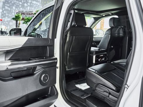 Used 2020 Ford Expedition Max XLT w/ Equipment Group 202A AWD/4WD image 12