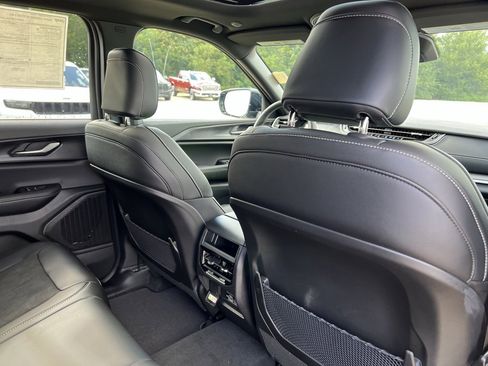 New 2025 Jeep Grand Cherokee Altitude image 15