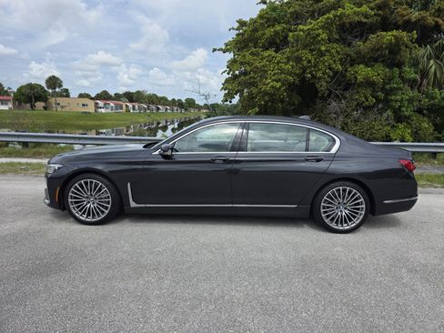 Used 2021 BMW 740i RWD image 7