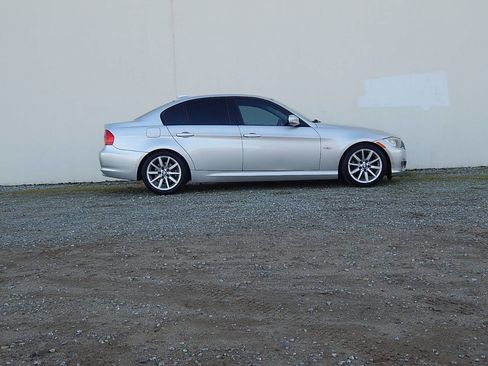 Used 2010 BMW 328i Sedan image 2