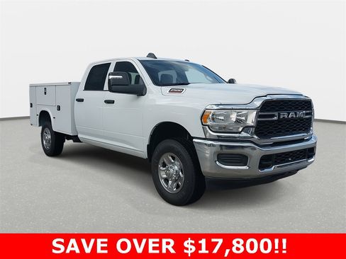 Used 2024 RAM 2500 Tradesman w/ Chrome Appearance Group image 3