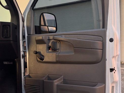 Used 2013 Chevrolet Express 2500 RWD image 24