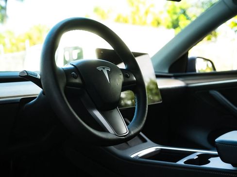 Used 2023 Tesla Model Y AWD image 14