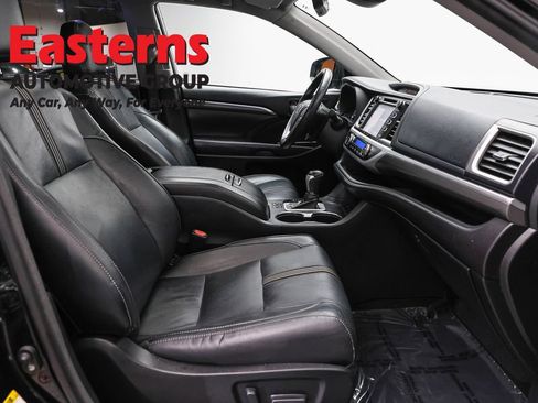 Used 2018 Toyota Highlander SE AWD/4WD image 24