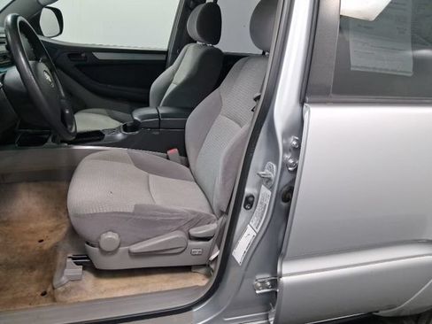 Used 2005 Toyota 4Runner SR5 AWD/4WD image 15