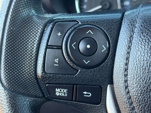 Used 2016 Toyota Corolla LE FWD image 18