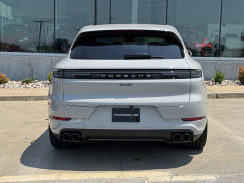 New 2025 Porsche Cayenne Turbo image 6