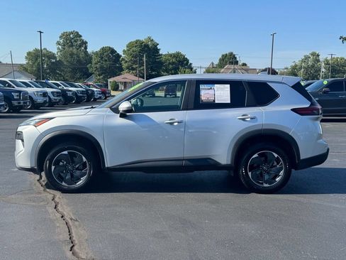 Used 2025 Nissan Rogue SV FWD image 27