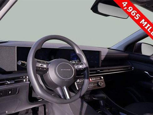 Used 2025 Hyundai Tucson SE image 11