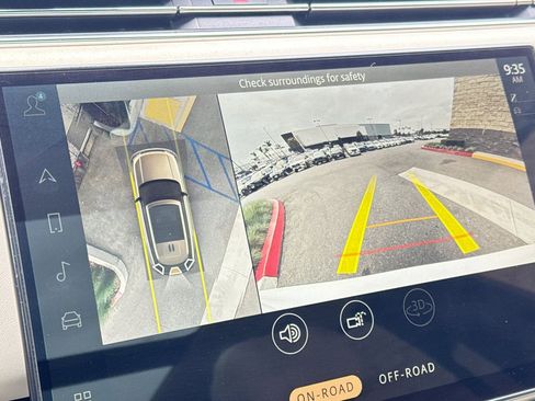 Used 2023 Land Rover Range Rover SE image 23