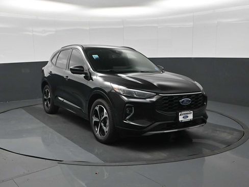 Used 2023 Ford Escape ST-Line Elite w/ Premium Technology Package AWD/4WD image 2