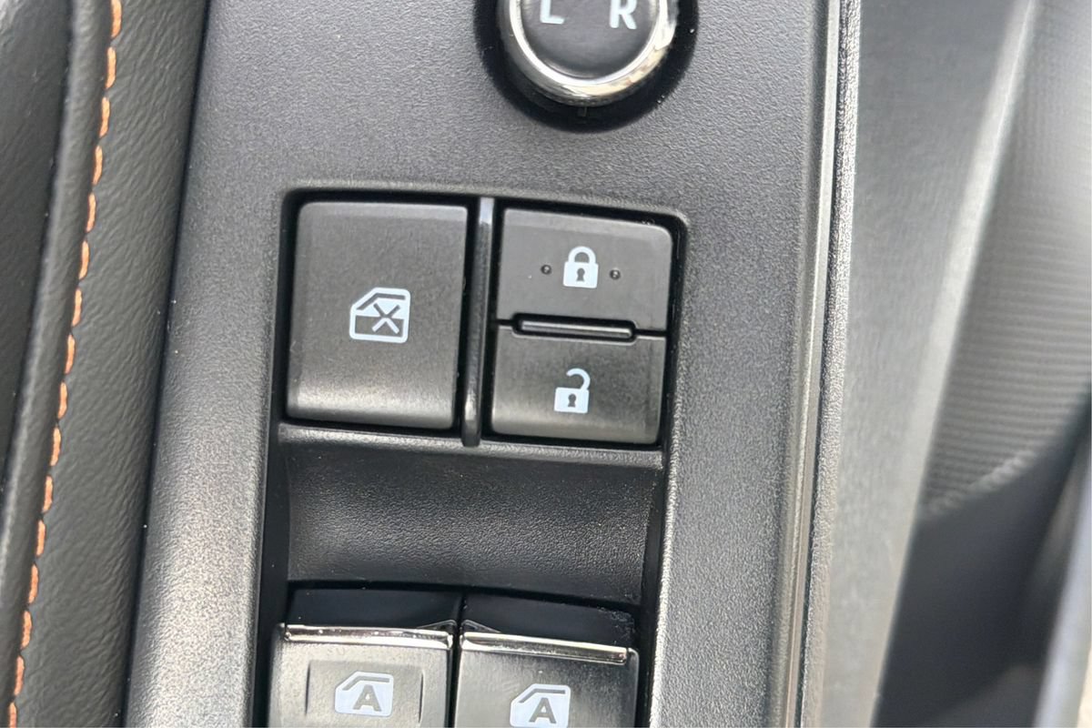 Used 2022 Toyota Avalon XSE FWD image 39