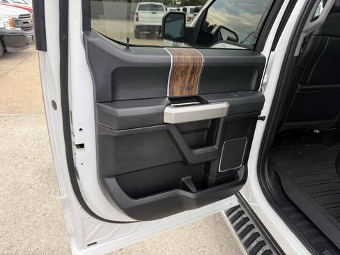 Used 2019 Ford F150 Lariat w/ Equipment Group 502A Luxury AWD/4WD image 14
