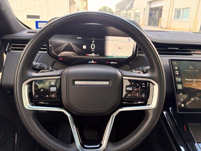 Used 2025 Land Rover Range Rover Sport SE AWD/4WD image 9