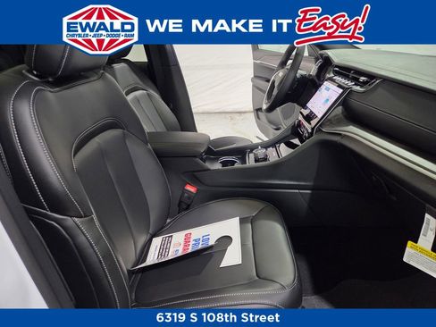 New 2025 Jeep Grand Cherokee Limited image 12