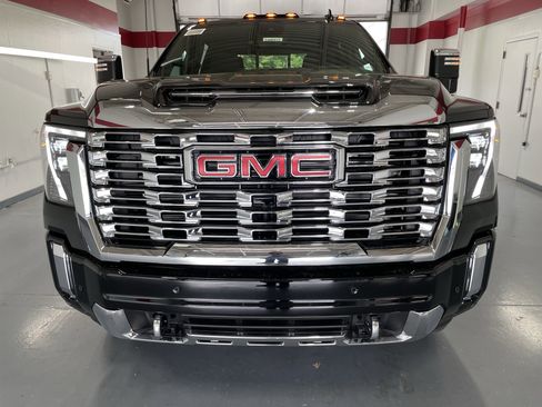 New 2026 GMC Sierra 2500 Denali w/ Denali Reserve Package AWD/4WD image 2