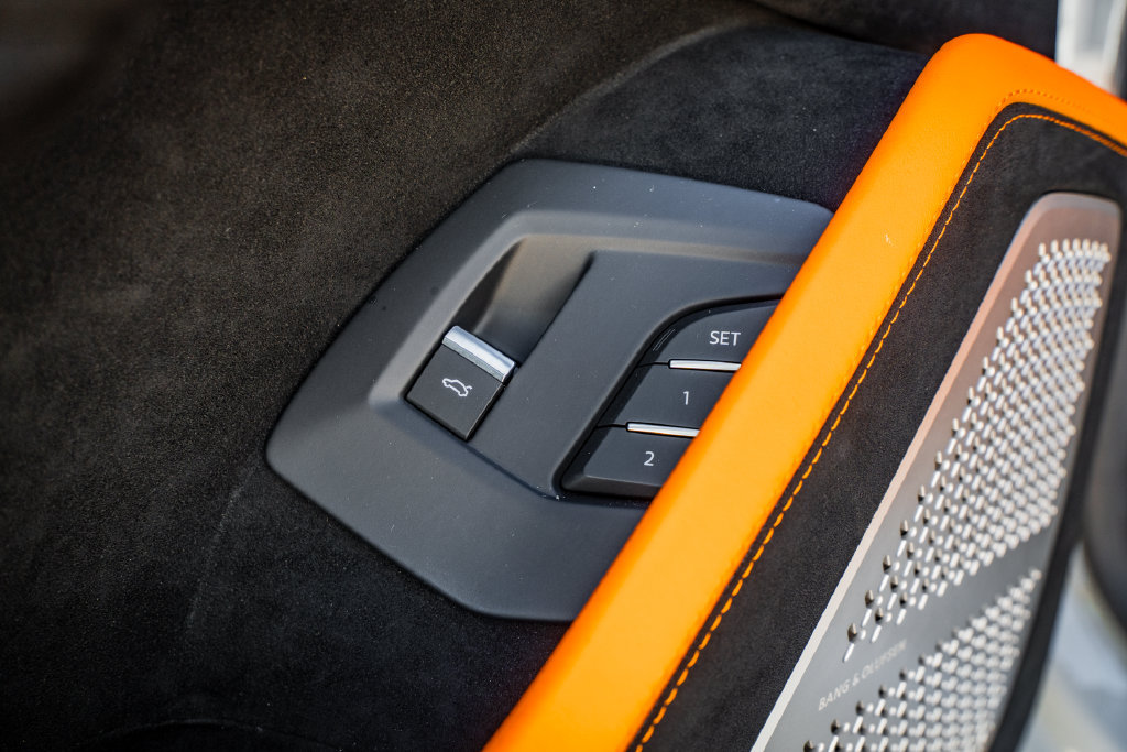 Used 2024 Lamborghini Urus Performante AWD/4WD image 22