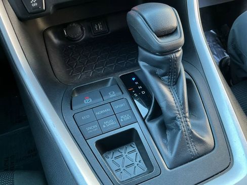 Used 2024 Toyota RAV4 LE image 17