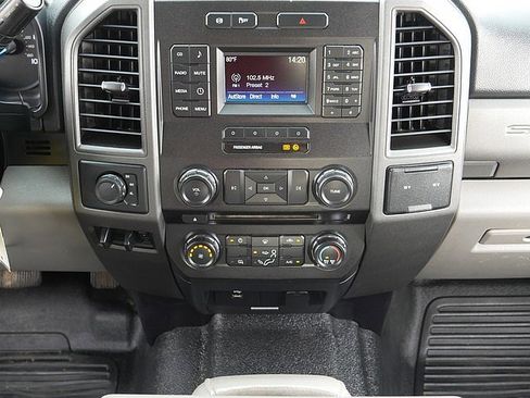 Used 2017 Ford F550 4x4 Crew Cab Super Duty image 18