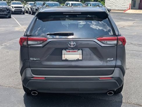 Used 2019 Toyota RAV4 XLE w/ Convenience Package FWD image 6
