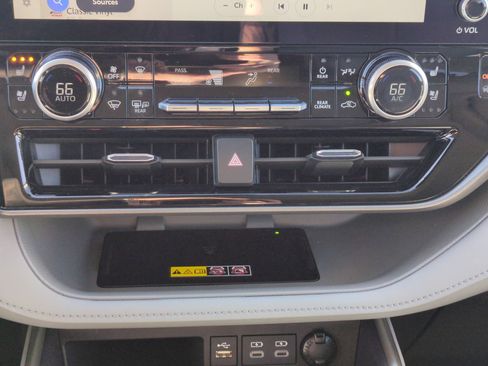 New 2026 Toyota Highlander Limited image 17