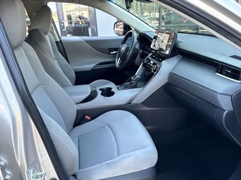 Used 2023 Toyota Venza LE image 25
