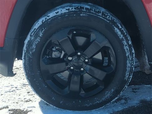 Used 2017 Jeep Compass Latitude w/ Cold Weather Group image 10