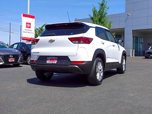 Used 2025 Chevrolet TrailBlazer LS w/ LS Convenience Package FWD image 3