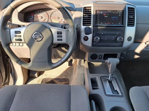 Used 2016 Nissan Frontier SV image 24
