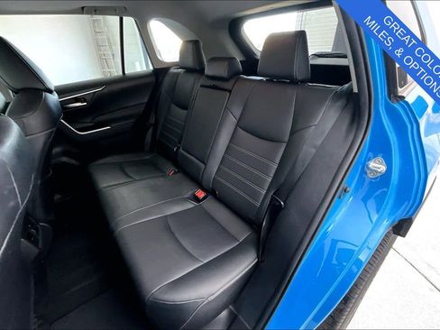 Used 2021 Toyota RAV4 XLE Premium w/ Carpet Mat Package (TMS) image 35