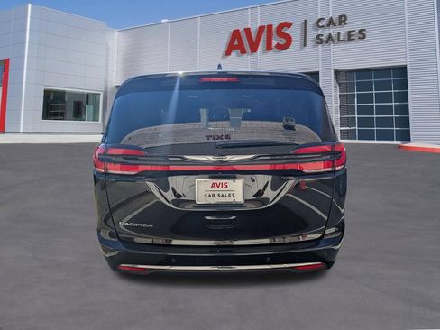 Used 2025 Chrysler Pacifica Select FWD image 7