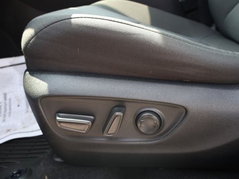 Used 2022 Toyota RAV4 XLE AWD/4WD image 34